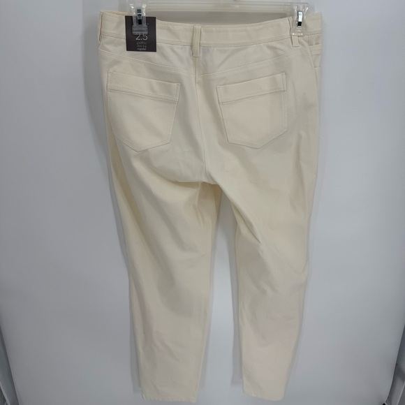 Chicos Womans So Slimming Ankle Pants Size 2.5 (US 14) Off White Slim Leg NWT - Picture 9 of 12